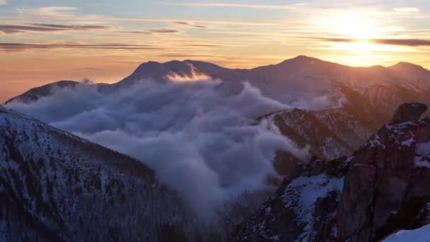 Paysage Montagne Hiver Coucher Soleil Arrière Plan Nuages Roulant Selle — Video