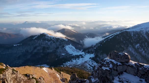 Wolkenmeer Nebelschwaden Über Der Winterlichen Hügellandschaft Nationalpark Hochwertiges Filmmaterial — Stockvideo
