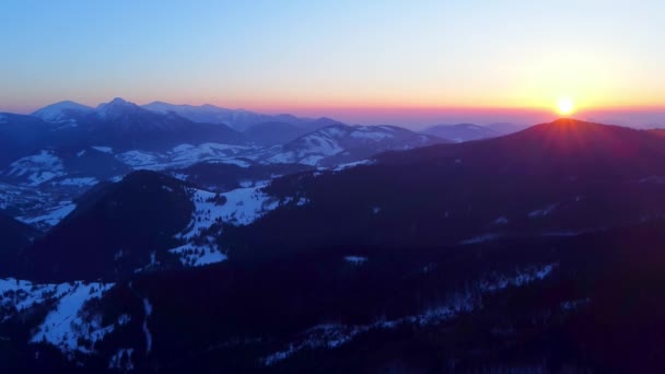 Вид Захід Сонця Прекрасному Гірському Зимовому Пейзажі Високоякісні Кадри — стокове відео