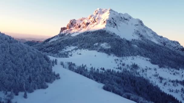 Drone Aerial Flight Majestic Mountain Peak Rozsutec Golden Hour Alpinismo — Video Stock