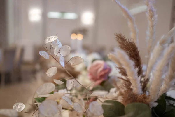 Romantischer Boho Stammtisch Hochzeitsdekor Für Brautpaare Bei Einem Bankett Getrocknete — Stockfoto