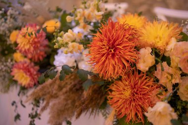 Romantic boho main table. Autumn wedding decor. Dried and fresh flowers floristry and candles, boho style.