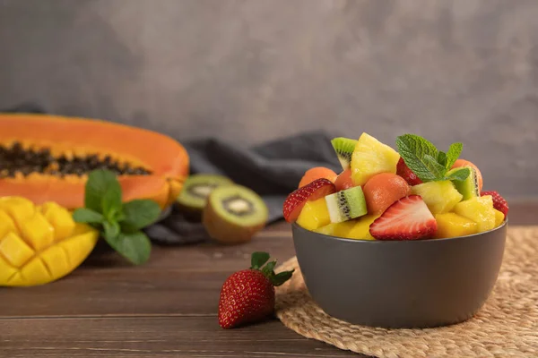 Fruit Salad Gray Bowl Wood Table Pineapple Papaya Kiwi Grapes — Stock Photo, Image