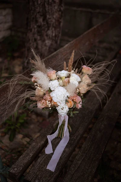Свадебный Букет Бохо Белый Персиковый Свадебный Букет День Свадьбы — стоковое фото
