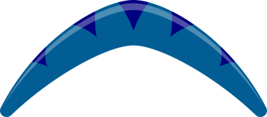 Bu görüntü, üst eğri boyunca koyu mavi üçgen şekilli mavi bir bumeranga sahiptir. Bumerang, pürüzsüz şeklini vurgulayarak, katı siyah bir arkaplan üzerine kurulmuştur..