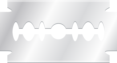 Bu yakın plan çekimde iki ucu keskin jilet sergileniyor. Simetrik tasarım ve metalik parıltı aracın hassasiyetini ve keskinliğini vurgular. Amacı tımar etmek..