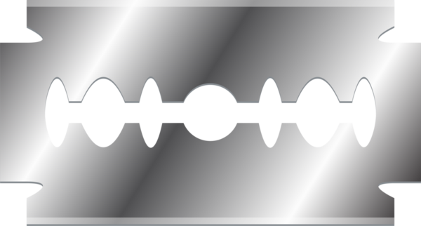 Yakın çekim, jiletin simetrik tasarımını ortaya çıkarır. Metalik gri kaplama ışığı yansıtıyor. Keskin kenarı koyu arkaplana karşı güçlendiriyor..