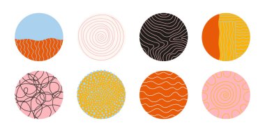 Bir dizi yuvarlak soyut desenler. Daireler halinde renkli desenler. Karalama şekilleri. Deniz, manzara, noktalar, çizgiler, kıvrımlar. Posterler, şablonlar, simgeler, sosyal medya, afişler için soyut arkaplanlar