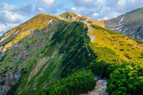 Berglandschap Met Uitzicht Kopa Kondracka Juni Een Prachtig Spel Van — Stockfoto