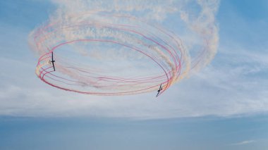 Havada Aerosparx GROB 1098 Rob Barsby ve Guy Westgate tarafından kullanıldı. Hava Gösterisi Radom 2023..