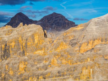 Lagazuoi 'den Viem. Güney Tirol 'de destansı manzarası olan doğa alp parkı. İtalya. Avrupa.