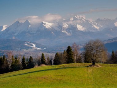 Kışın dağların manzarası. Tatra Ulusal Parkı - Czarna Gora 'dan. Spisz. Malopolskie. Polonya.