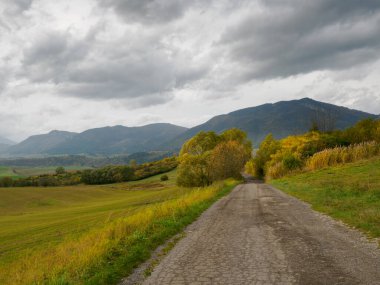 Sonbahar Dağı manzarası. Low Tatras manzarası. Zilina Bölgesi. Beszeniowa 'da. Slovakya.