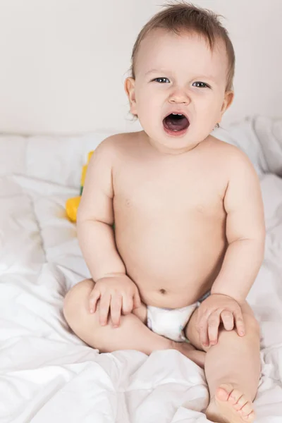 Bebê Cobertor Branco Uma Fralda Foto Alta Qualidade — Fotografia de Stock