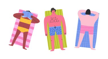 Sahilde güneşlenen çizgi film karakterleri, beyaz arka planda izole edilmiş düz vektör çizimleri. Çeşitli insanlar rahatlıyor. Yaz tatili.