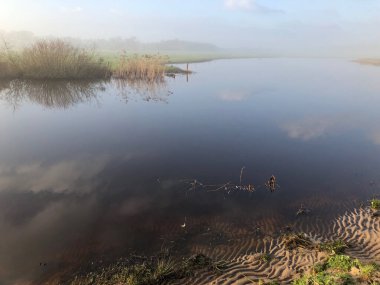 Sabah vakti nehirle birlikte güzel bir manzara