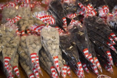 Hollanda - 19 Şubat 2022: Piyasada farklı tatlılar