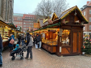 Amsterdam, Hollanda - 17 Aralık 2022: Amsterdam 'da Geleneksel Noel Fuarı