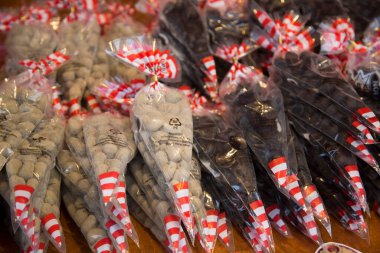 Hollanda - 19 Şubat 2022: Piyasada farklı tatlılar