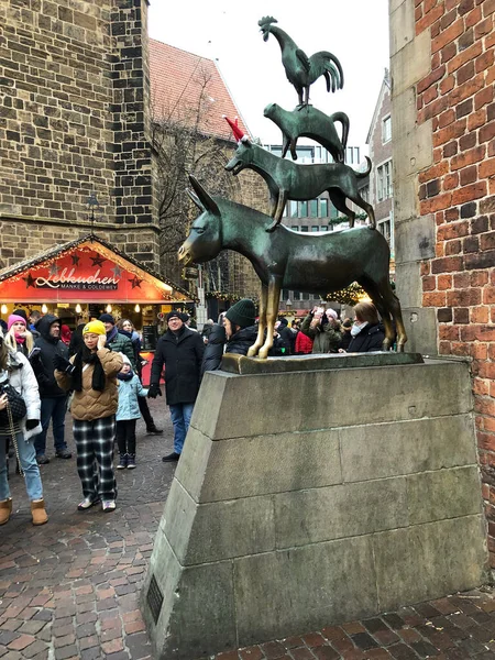 Amsterdam Netherlands December 2022 Statue Bremen Musician Animals Traditional Christmas — Stock Photo, Image