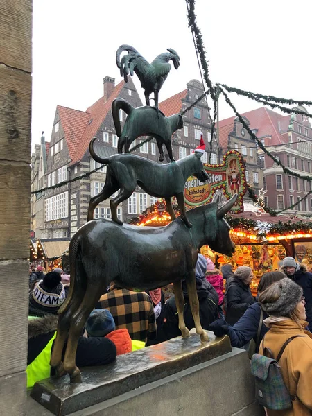 Amsterdam Netherlands December 2022 Statue Bremen Musician Animals Traditional Christmas — Stock Photo, Image