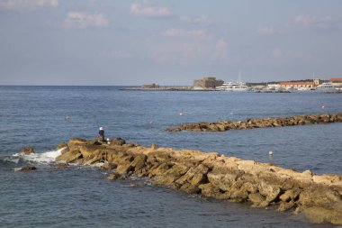 Deniz koyundaki taş iskeleler