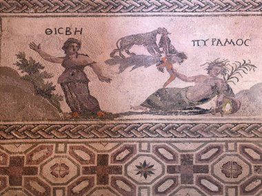 Yunan tapınağındaki güzel antik mozaik 