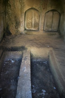 Yunanistan 'daki antik kentin mağara kalıntıları