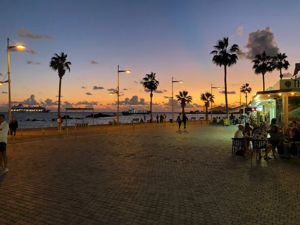 Promenade Mediterrane Stad Avonds — Stockfoto