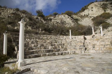 Yunanistan 'daki antik amfi tiyatronun kalıntıları 