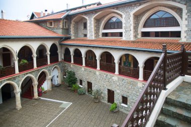 Yunanistan 'daki güzel ortodoks kilisesinin avlusu