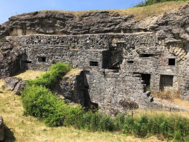 Eski tarihi kalenin kalıntıları