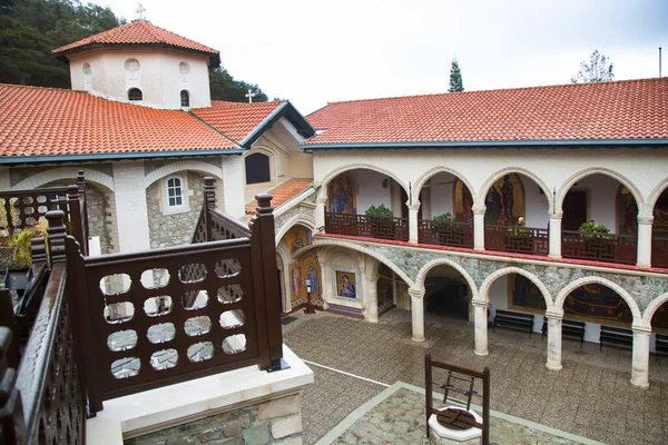 Двор Красивой Православной Церкви Греции — стоковое фото