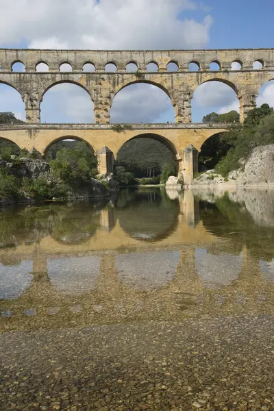 Das Antike Römische Aquädukt Pont Gard Und Die Viaduktbrücke Die — Stockfoto