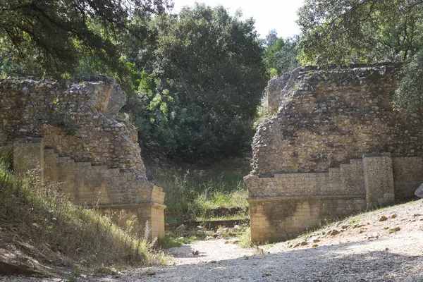 Yeşil Park 'taki antik binaların kalıntıları.  
