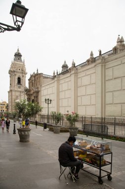 Lima, Peru - 25 Aralık 2023: Lima Tarihi Merkezi, Peru 'daki Bazilika Büyükşehir Katedrali.