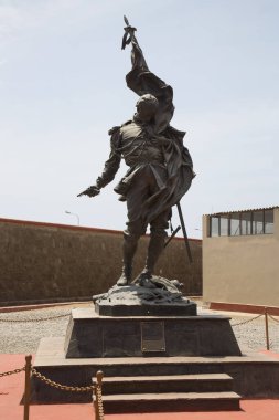Ulusal kahraman Francisco Bolognesi 'nin anıtı Callao, Peru' daki Royal Felipe Kalesi 'nde..