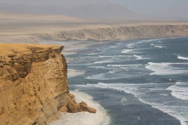 Denize ve dağlara bak.