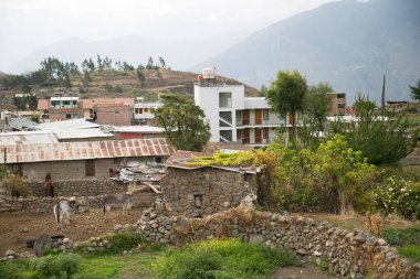 Cuenca 'daki And Dağları' ndaki AVM köyündeki skeçilerin manzarası, Ekvador 