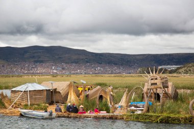 Gölde küçük bir tekne..