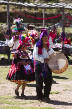 cusco, peru - 18 Nisan, 20 0 15: cusco, Peru 'da geleneksel Peru dansı. Ucusco. Geleneksel Perulu