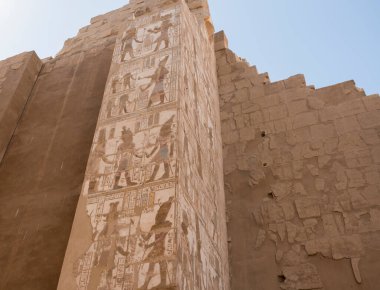 Eski Mısır 'ın mimarisi, Luxor. Firavunların, hiyerogliflerin hüküm sürdüğü yerler