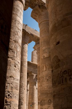 Eski Mısır 'ın mimarisi, Luxor. Firavunların, hiyerogliflerin hüküm sürdüğü yerler