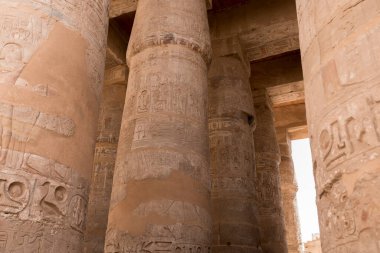 Eski Mısır 'ın mimarisi, Luxor. Firavunların, hiyerogliflerin hüküm sürdüğü yerler