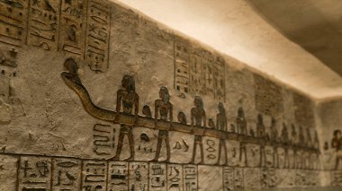 Eski Mısır 'ın mimarisi, Luxor. Firavunların, hiyerogliflerin hüküm sürdüğü yerler