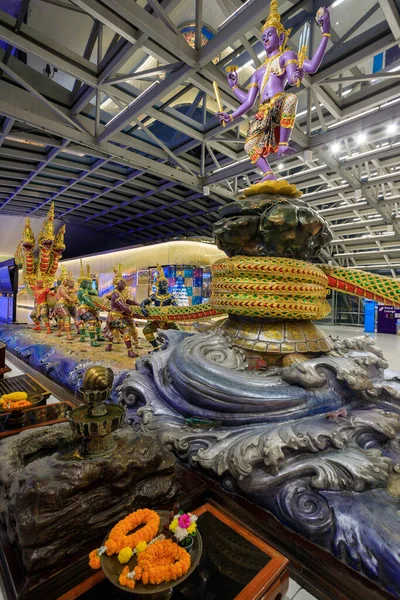 Bangkok Thailand November 2022 Churning Ocean Milk Statue Suvarnabhumi Airport — Stock Photo, Image