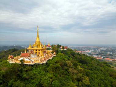 Wat Khiriwong Tayland 'ın Nakhon Sawan şehrinde bulunan bir Budist tapınağıdır..