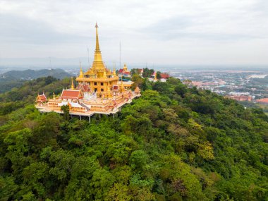 Wat Khiriwong Tayland 'ın Nakhon Sawan şehrinde bulunan bir Budist tapınağıdır..