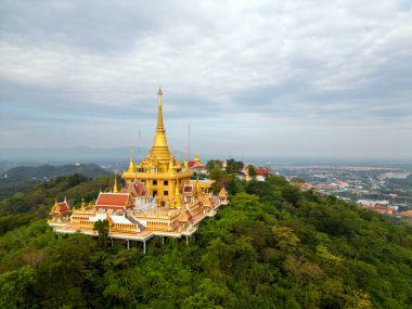 Wat Khiriwong Tayland 'ın Nakhon Sawan şehrinde bulunan bir Budist tapınağıdır..
