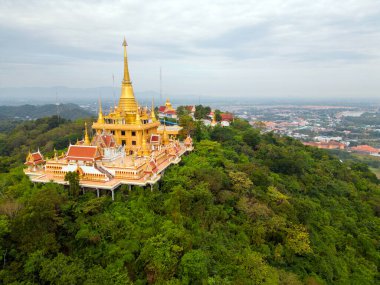 Wat Khiriwong Tayland 'ın Nakhon Sawan şehrinde bulunan bir Budist tapınağıdır..